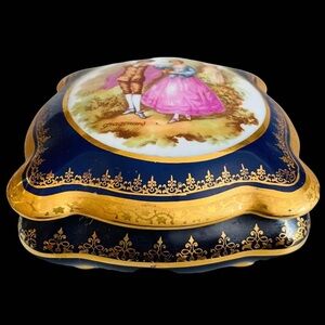 VINTAGE LIMOGES COBALT BLUE AND GOLD PORCELAIN JEWELRY TRINKET BOX.